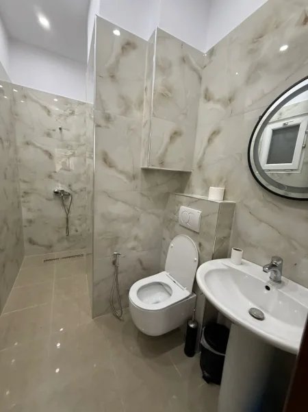 Durres, jepet me qera apartament 1+1 Kati 1, 55 m² 380 € (Iliria plazh Durres)