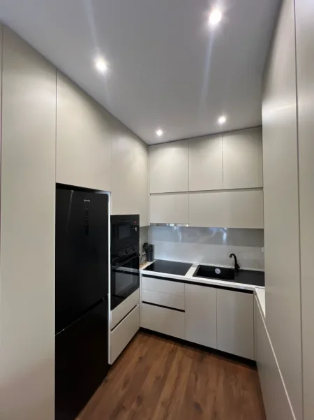 SUPER APARTAMENT 1+1  I MOBILUAR  650 € (RR. BARRIKADAVE)