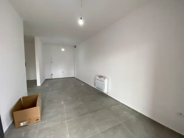 Tirane, jepet me qera zyre Kati 7, 66 m² 600 € (Rruga e Kavajes)