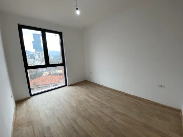 Tirane, jepet me qera zyre Kati 7, 66 m² 600 € (Rruga e Kavajes)
