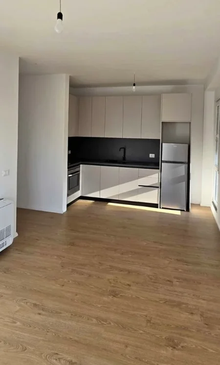 Tirane, jepet me qera zyre , 110 m² 700 € (Don Bosko)