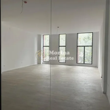 Tirane, jepet me qera ambjent biznesi Kati 1, 81 m² 1.400 € (Rruga Kavajes)