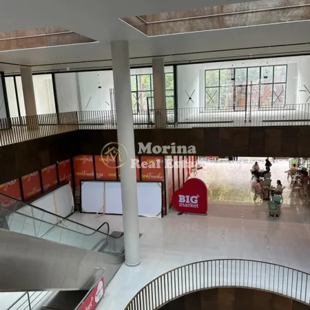 Tirane, jepet me qera ambjent biznesi Kati 1, 81 m² 1.400 € (Rruga Kavajes)