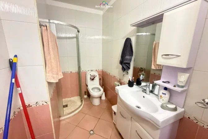 Tirane, jepet me qera apartament 1+1 Kati 4, 65 m² 620 € (selvia)