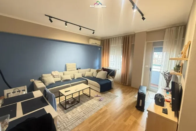 Tirane, jepet me qera apartament 1+1 Kati 4, 65 m² 620 € (selvia)