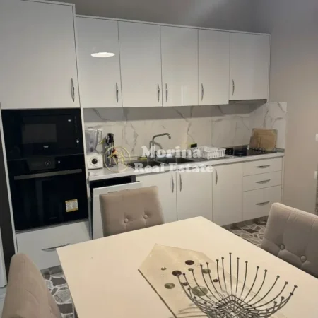 Tirane, jepet me qera apartament 2+1 Kati 2, 120 m² 600 € (Vilat Gjermane)