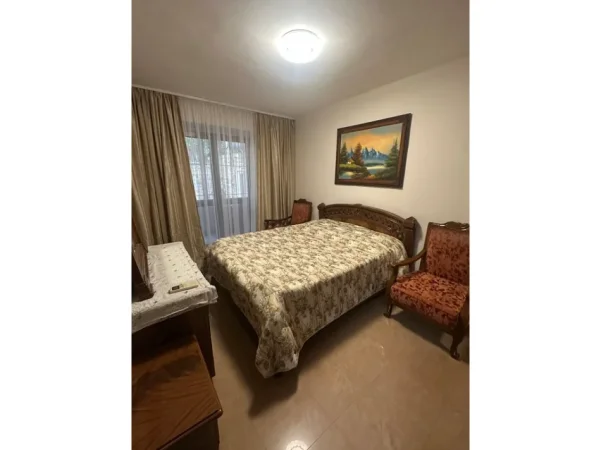 Tirane, jepet me qera apartament 1+1+Ballkon Kati 1, 58 m² 500 € (Vasil Shanto)