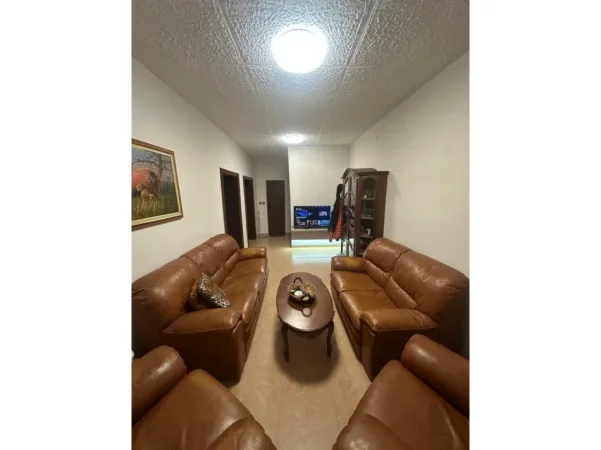 Tirane, jepet me qera apartament 1+1+Ballkon Kati 1, 58 m² 500 € (Vasil Shanto)