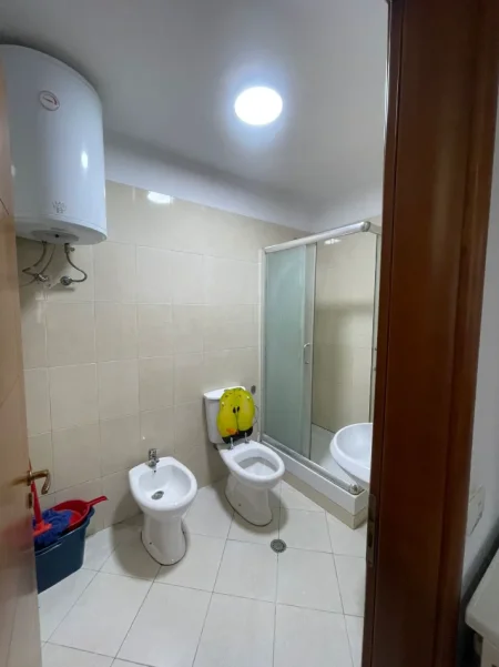 Tirane, jepet me qera apartament 2+1 Kati 4, 96 m² 500 € (ASTIR)