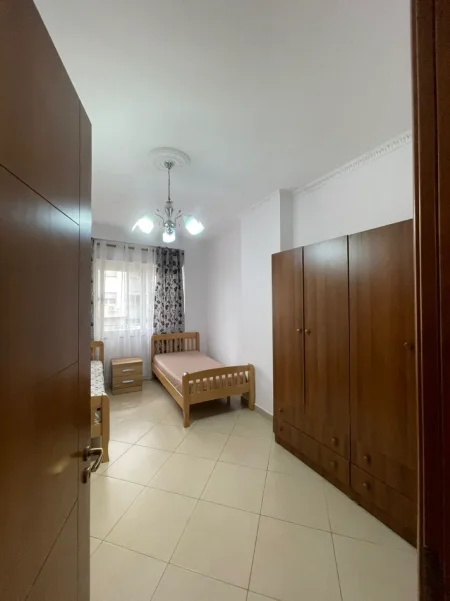 Tirane, jepet me qera apartament 2+1 Kati 4, 96 m² 500 € (ASTIR)