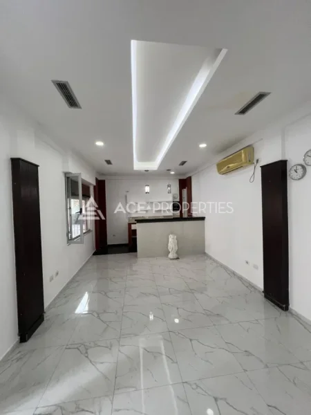 Durres, jepet me qera ambjent biznesi Kati 0, 60 m² 400 € (SPITALI,DURRES)