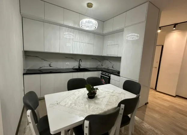 Tirane, jepet me qera apartament 2+1 , 80 m² 800 € (Liqeni i Thatë)