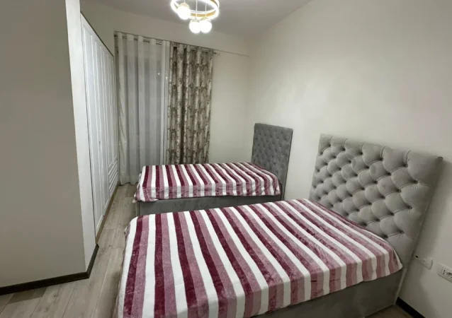 Tirane, jepet me qera apartament 2+1 , 80 m² 800 € (Liqeni i Thatë)