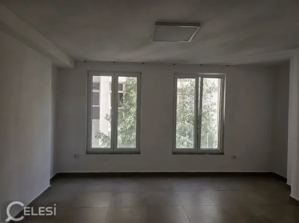 Tirane, jepet me qera zyre Kati 2, 74 m² 1.250 € (RTSH)