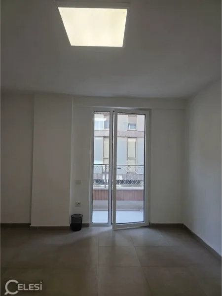 Tirane, jepet me qera zyre Kati 2, 74 m² 1.250 € (RTSH)