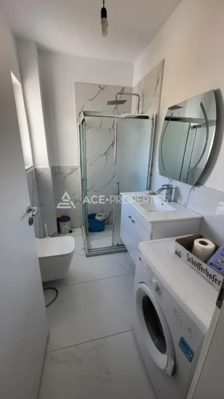 Durres, jepet me qera apartament 1+1 Kati 5, 300 € (SHKEMB KAVAJE)