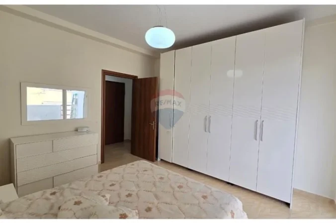 Tirane, jepet me qera apartament 2+1 , 100 m² 400 € (rruga muhamet gjollesha)