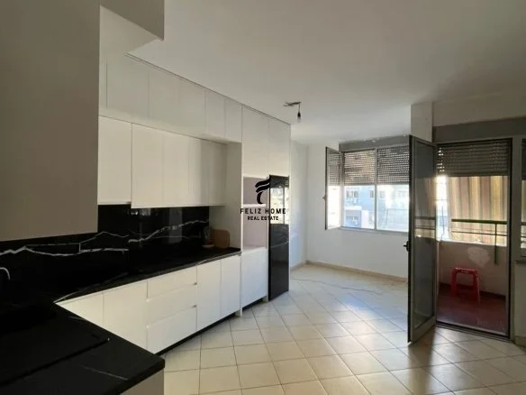 Tirane, shitet apartament 2+1 Kati 8, 118 m² 330.000 € (RRUGA E DIBRES)