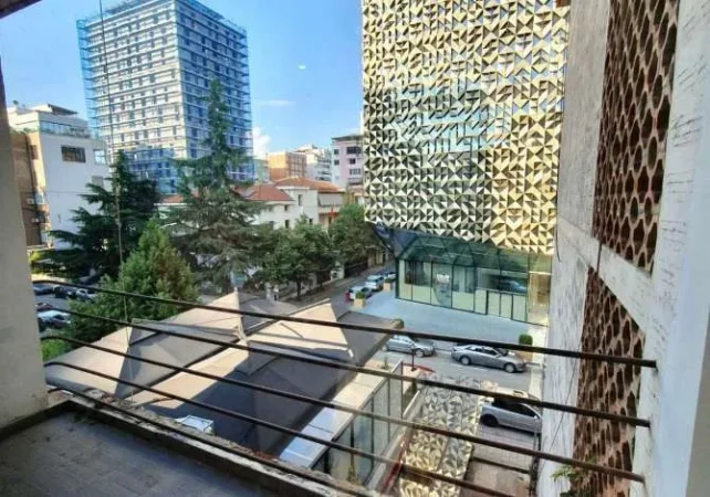 Tirane, jepet me qera zyre Kati 3, 80 m² 1.000 € (PJETER BOGDANI BLLOKU)