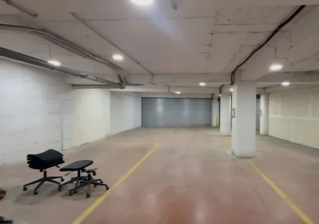 Tirane, jepet me qera ambjent biznesi Kati -1, 200 m² 1.000 € (Komuna e Parisit)