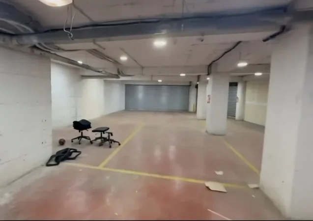 Tirane, jepet me qera ambjent biznesi Kati -1, 200 m² 1.000 € (Komuna e Parisit)