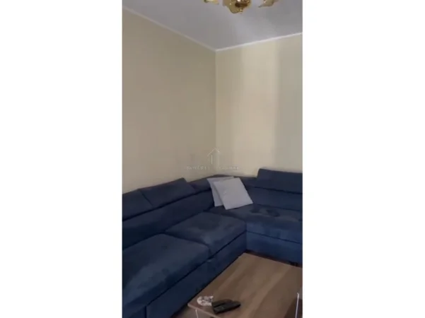 Tirane, jepet me qera apartament 1+1 Kati 1, 70 m² 450 € (Brryli)