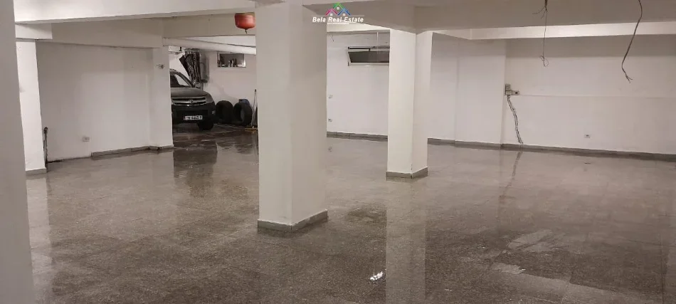 Tirane, jepet me qera ambjent biznesi Kati -1, 200 m² 1.500 € (Qender)