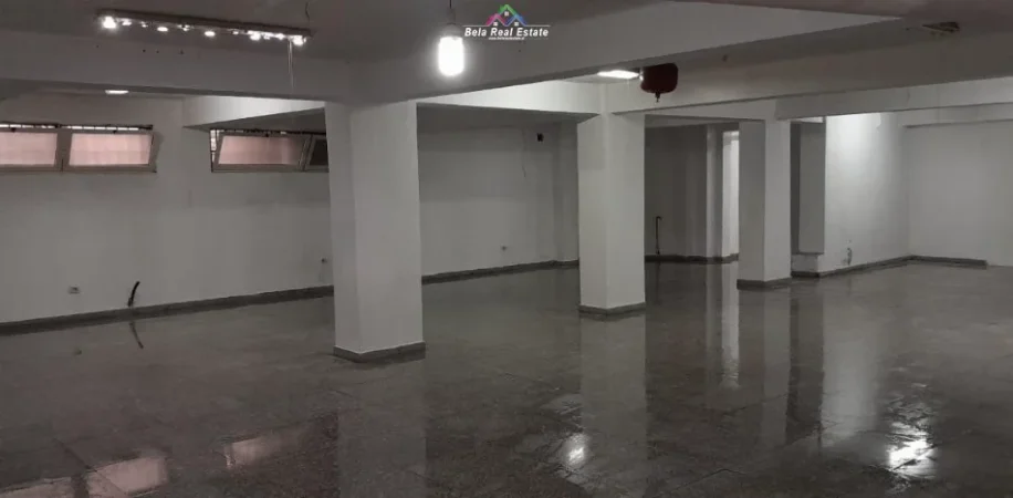 Tirane, jepet me qera ambjent biznesi Kati -1, 200 m² 1.500 € (Qender)
