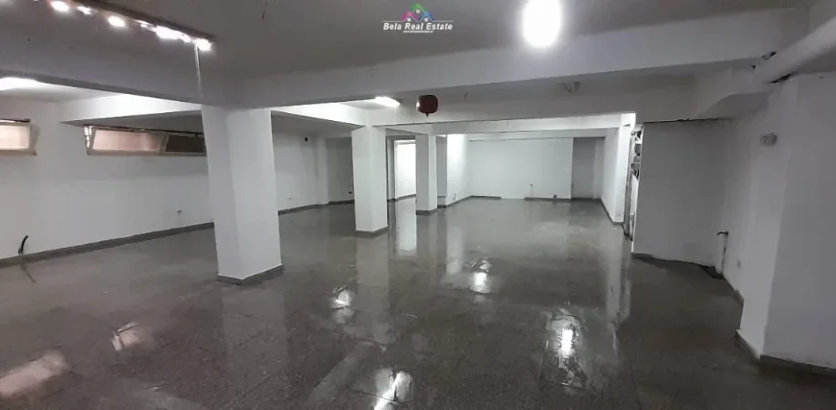 Tirane, jepet me qera ambjent biznesi Kati -1, 200 m² 1.500 € (Qender)