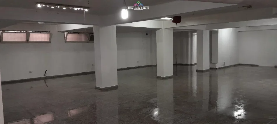Tirane, jepet me qera ambjent biznesi Kati -1, 200 m² 1.500 € (Qender)