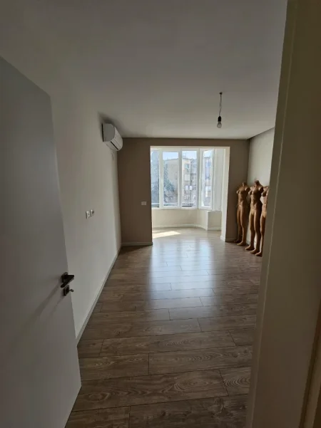 Tirane, jepet me qera apartament 2+1 Kati 1, 95 m² 800 € (Zogu i Zi)