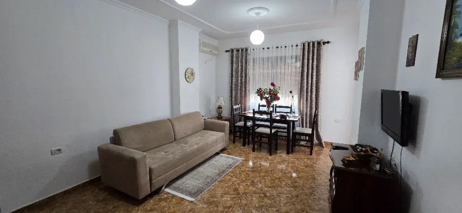 Tirane, jepet me qera apartament 1+1 Kati 2, (mbi unaze)