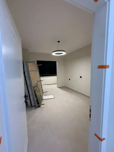 Tirane, jepet me qera apartament 2+1+Ballkon Kati 2, 100 m² 750 € (KOMUNA E PARISIT)