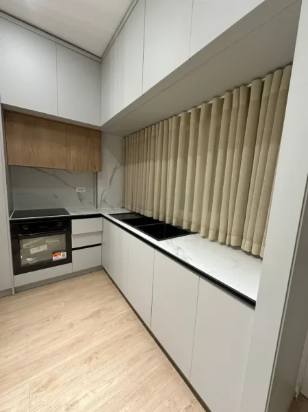 Tirane, jepet me qera apartament 1+1 Kati 1, 70 m² 600 € (QENDER)