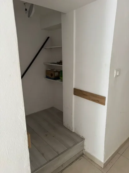 Tirane, jepet me qera dyqan Kati 0, 30 m² 350 € 