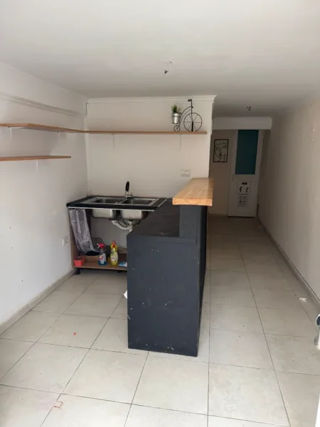 Tirane, jepet me qera dyqan Kati 0, 30 m² 350 € 