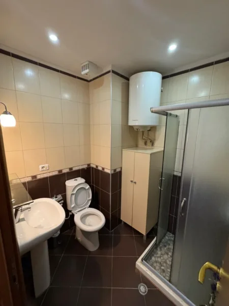 Tirane, jepet me qera apartament 2+1 Kati 8, 120 m² 800 € (Selvia)