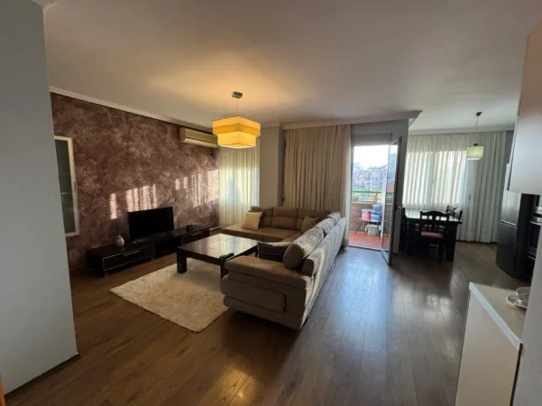 Tirane, jepet me qera apartament 2+1 Kati 8, 120 m² 800 € (Selvia)