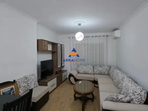 Tirane, jepet me qera apartament 4+1+Ballkon , 120 m² 1.500 € 