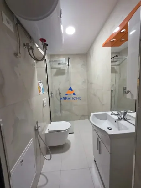 Tirane, jepet me qera apartament 4+1+Ballkon , 120 m² 1.500 € 