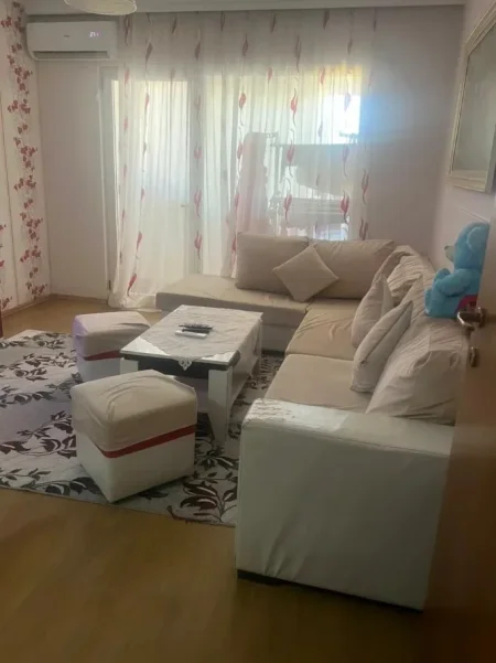 Tirane, jepet me qera apartament 1+1+Aneks+Ballkon Kati 7, 62 m² 450 € (fresku)
