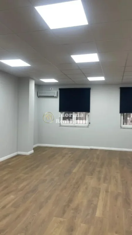 Tirane, jepet me qera ambjent biznesi Kati 1, 89 m² 950 € (Qender)