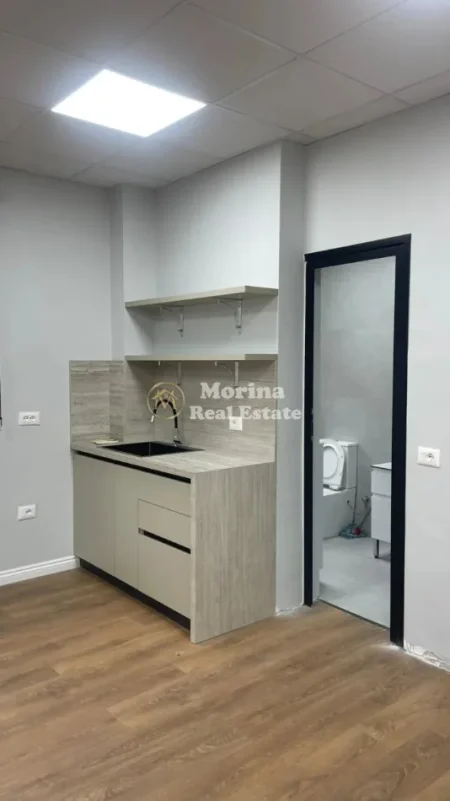 Tirane, jepet me qera ambjent biznesi Kati 1, 89 m² 950 € (Qender)
