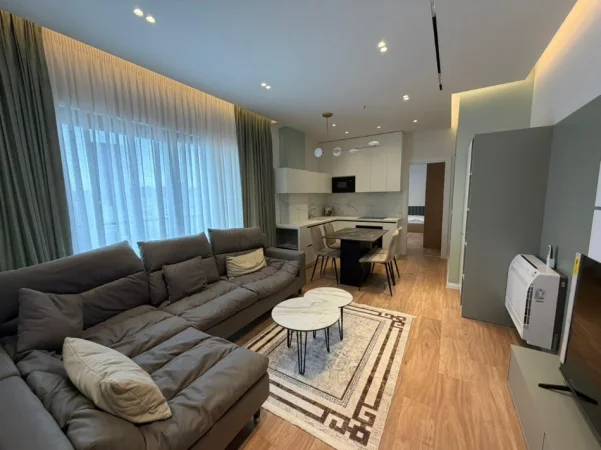 Tirane, jepet me qera apartament 2+1+Ballkon Kati 12, 82 m² 1.300 € (Rruga e Barrikadave)