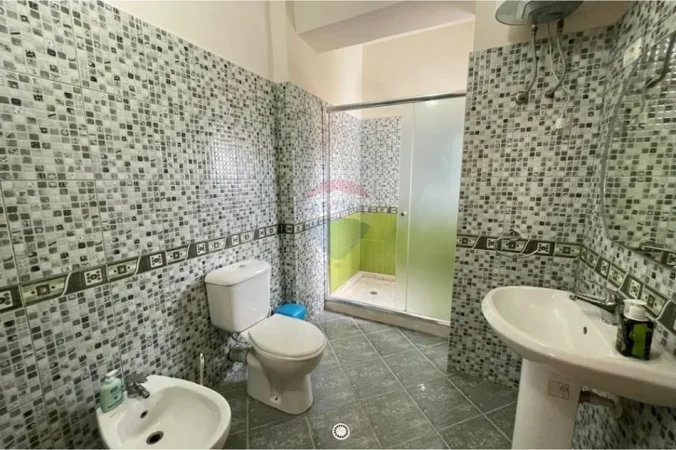 Vlore, jepet me qera apartament 2+1 Kati 8, 90 m² 550 € (Rruga Cameria, Lungomare, Vlore)