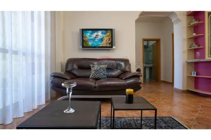 Vlore, jepet me qera apartament 2+1 Kati 8, 90 m² 550 € (Rruga Cameria, Lungomare, Vlore)