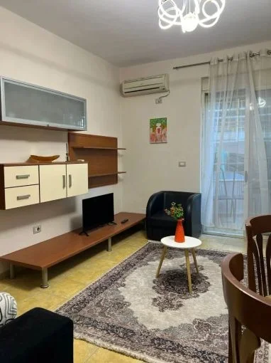Tirane, jepet me qera apartament 1+1+Aneks+Ballkon Kati 0, 65 m² 600 € (rruga don bosko)
