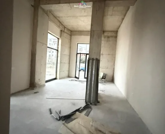 Tirane, jepet me qera dyqan Kati 0, 60 m² 670 € (sokrat miho)