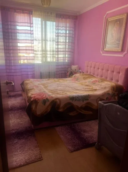 Tirane, jepet me qera apartament 1+1+Ballkon Kati 7, 62 m² 450 € (FRESKU)