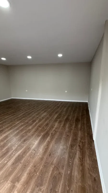 Tirane, shitet dyqan Kati 0, 36 m² 82.000 € (Laprake)